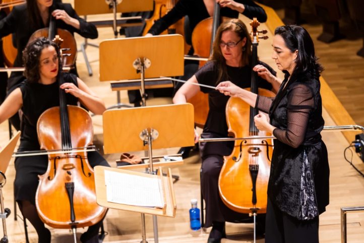 Silvia Sanz, directora titular de la Orquesta Metropolitana de Madrid y el Coro Talía presentan su Temporada 2024-2025 en el Auditorio Nacional de Música. El XIV Ciclo Sinfónico-Coral incluye cuatro conciertos en la Sala Sinfónica con obras de Beethoven, Saint-Saëns, Poulenc, Verdi y Wagner, entre otros. Vivaldi y Dvorak serán los principales protagonistas de la IV edición del Ciclo Batuta en la Sala de Cámara, con dos conciertos comentados por Silvia Sanz, uno dedicado a la música vocal y otro a los instrumentos de cuerda. Como principal novedad de la temporada, el Grupo Talía presenta Eurocanción Sinfónica, un concierto extraordinario de verano para revivir los éxitos del Festival de Eurovisión.