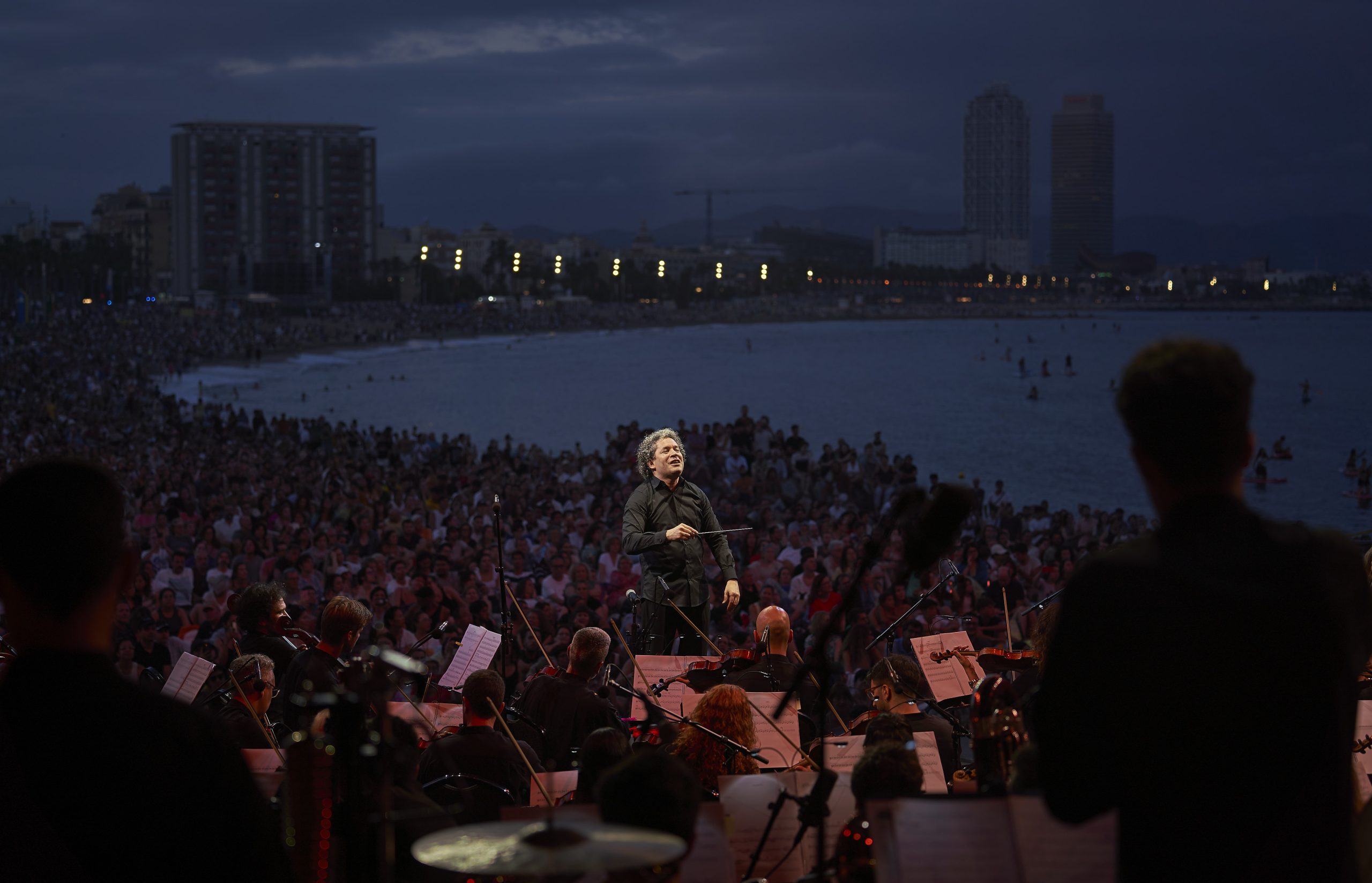 Dudamel concierto playa Barcelona