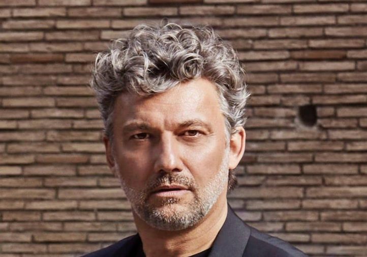 Jonas Kaufmann lanza el próximo 13 de septiembre un nuevo trabajo discográfico, dedicado a la música de Giacomo Puccini en el centenario de su muerte. Recientemente, el tenor ha publicado un adelanto de este nuevo CD, el aria "E lucevan le stelle" de la ópera Tosca. 