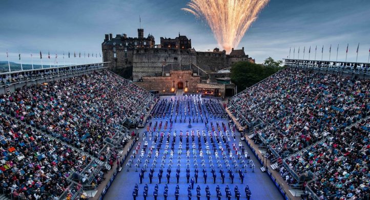 El Festival Internacional de Edimburgo alcanza su edición número 77 con un programa que apuesta por impulsar una unión más estrecha entre público y artistas además de profundizar en el potencial transformador de la música. A lo largo de su celebración, el Festival ofrecerá numerosas propuestas de música, teatro, danza y ópera, de procedencia nacional e internacional.