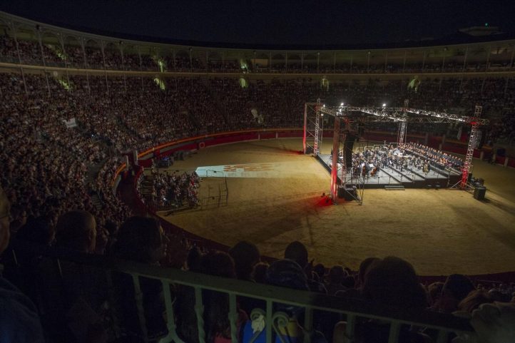 La Orquesta Ciudad de Granada (OCG) arranca su temporada 2024/25 con el concierto especial Fiesta con la OCG, que tendrá lugar en la plaza de toros de la ciudad de la Alhambra, con un repertorio dedicado al mundo de la ópera. A través de esta iniciativa, la formación andaluza busca acercar los grandes pasajes de la lírica al público general, que podrá acudir a esta actuación de forma gratuita, en un espacio que se aleja de la sala de conciertos habitual.