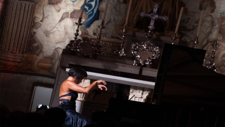 La edición de 2024 se cerró el pasado 11 de agosto con un recital de Yuja Wang y un balance artístico y de público muy positivo, reforzando su apuesta por la excelencia, la creación y el talento artístico emergente. El Festival de Peralada será el invitado del prestigioso Savonlinna Opera Festival (Finlandia) el próximo verano con su producción The Fairy Queen, de Purcell, representada en el festival catalán en 2022. La edición de Pascua 2025, que empezará el 17 de abril, también incluye el ciclo de cantatas Membra Jesu Nostri, de Dietrich Buxtehude, interpretadas por la formación vocal Cantoría. 