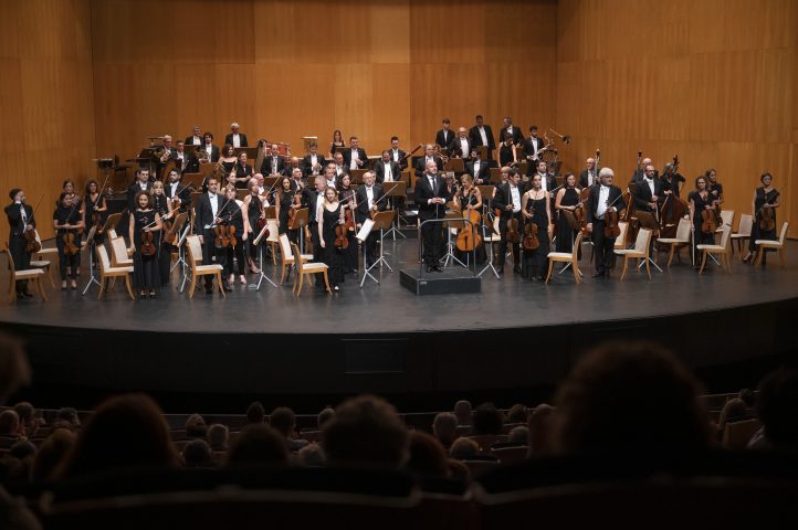 Radvanovsky y Tetelman, estrellas en la noche cántabra73 FESTIVAL DE SANTANDER. Programa: Obras de Verdi, Puccini, Giordano y Mascagni. Orquestra Sinfónica de Bilbao. Director: Riccardo Frizza. Solistas: Sondra Radvanovsky (soprano), Jonathan Tetelman (tenor). Santander, Palacio de Festivales. Fecha: Lunes, 5 agosto 2024.