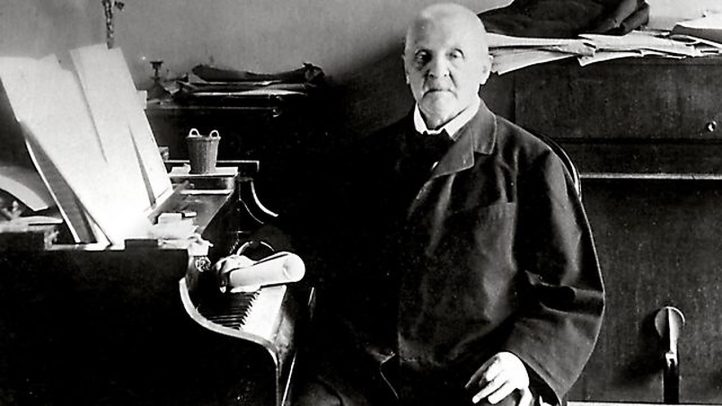 El compositor austríaco Anton Bruckner nacía hace hoy dos cientos años, convirtiéndose en uno de los autores más destacados del siglo XIX. Su legado, conformado por obras sinfónicas, corales, e instrumentos solistas, es considerado como un elemento imprescindible del Romanticismo europeo, formando parte de programas de conciertos de formaciones de todo el mundo.  