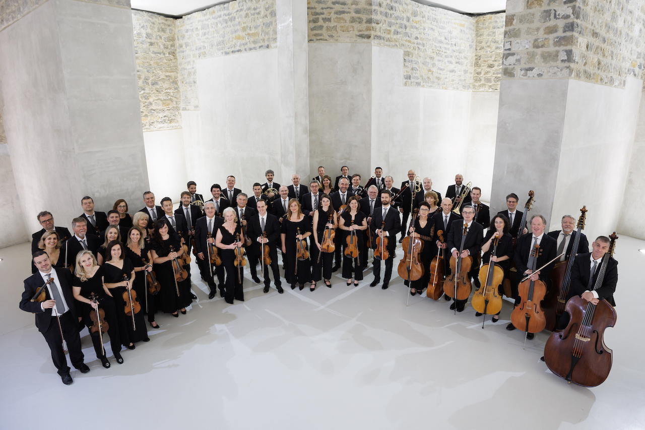 La Orquesta Sinfónica de Navarra inaugura el 10 de octubre su Temporada de abono 24-25 en Pamplona con la pianista Elisabeth Leonskaja. Entre octubre y junio actuarán destacados solistas internacionales como el pianista Jaeden Izik-Dzurko, la trompista Sarah Willis, los violinistas Alena Baeva y Guy Braunstein, la flautista Clara Andrada y la violonchelista Camille Thomas.Además de Perry So, director titular de la OSN por tercer año, visitarán el podio Chloé van Soeterstede, Alondra de la Parra, Jessica Cottis, Andrea Marcon, François López-Ferrer, Antoni Wit y José Antonio Méndez Padrón