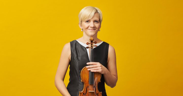 La violinista Vineta Sareika ha anunciado a través de un comunicado su salida de la Filarmónica de Berlín, formación de la que es concertino. La intérprete letona ha ocupado este puesto desde 2023, siendo la primera mujer en hacerlo. 