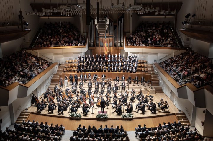 La Novena, ¡Visca València! y Kennedy el “Berliner”CONCIERTO EXTRAORDINARIO DÍA DE LA COMUNITAT VALENCIANA. Programa: Obras de Rodrigo (Fantasía para un gentilhombre, para flauta y orquesta) y Beethoven (Novena sinfonía, “Coral”). Orquesta de Valencia. Coro de la Radio de Baviera (director: Peter Dijkstra). Solis­tas: Salvador Martínez (flauta), Christina Landshamer (soprano), Carmen Romeu (mezzosoprano), Maximilian Schmitt (tenor), Carles Pachon (bajo)  Director: Alexander Liebreich. ­Lu­gar: Palau de la Música. Entrada: Alrededor de 1.781 personas (lleno). Fecha: Sábado, 5  de octubre de 2024.