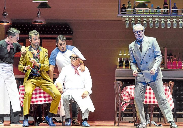 Fecha: 19-X-2024. Lugar: Auditorio Euskalduna, Bilbao. Programa: Don Pasquale, ópera buFfa en tres actos, de Gaetano Donizetti. Intérpretes: Simón Orfila (Don Pasquale, bajo/barítono), María José Moreno (Norina/Sofronia, soprano), Francesco Demuro (Ernesto, tenor), Damián del Castillo (Dottor Malatesta, barítono), Pedro Mari Sánchez (Il notaro, actor). Coro: Ópera de Bilbao. Orquesta: Euskadiko Orkestra/Orquesta de Euskadi. Director de escena: Emiliano López. Director musical, maestro concertador: Sesto Quartini. Producción: ABAO Bilbao Ópera.