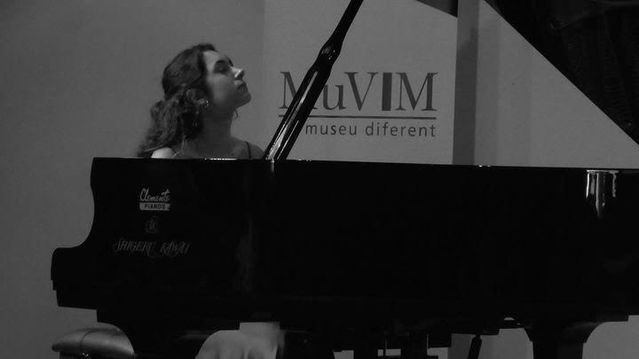 CONCERTS AL MUVIM. Recital de María Linares (piano). Pro­gra­ma: Obras de Bach, Mozart, Urspruch y Albéniz. Lu­gar: València, Museu Valencià de la Il·lustració i de la Modernitat (Sala d’Actes). Entrada: Alrededor de 250 espectadores. Fecha: Domingo, 29 septiembre 2024.