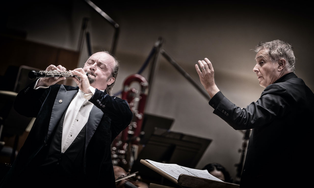 De amigo a amigo…Justo Romero TEMPORADA DE OTOÑO del Palau de la Música. Programa: Obras de Haas (Estudio para orquesta de cuerda), Martinů (Concierto para oboe y orquesta) y Strauss (Sinfonía Alpina). Orquesta de Valencia. Solis­ta: François Leleux (oboe). Director: Alexander Liebreich. ­Lu­gar: Palau de la Música. Entrada: Alrededor de 1.781 personas (lleno). Fecha: viernes, 18 de octubre de 2024. 