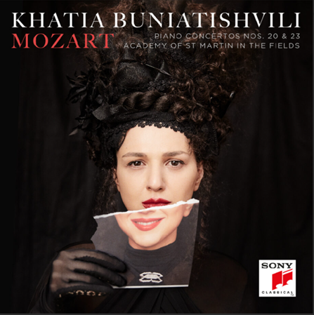 Khatia Buniatishvili lanza su décimo disco de la mano de Sony Classica, dedicado a los conciertos para piano y otrquesta Mozart, siendo este su primer álbum dedicado al compositor de Salzburgo. Esta nueva grabación se lanzará el próximo 25 de octubre en formato físico y en plataformas de streaming. 