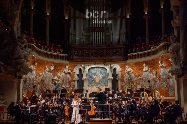 La Tonhalle-Orchester Zürich marca un inicio de temporada de alto nivel de la programación 2024/25 de BCN Clàssics. Bajo la dirección del maestro  Paavo Järvi, firmaron una ‘Séptima Sinfonía’ de Mahler aclamada por el público barcelonés. La violinista Lisa Batiashvili, la gran invitada de la noche, homenajeó a Prokófiev ovacionada por el público. 