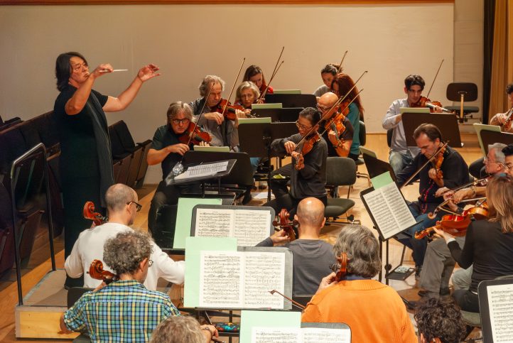 La OCG interpreta la Sinfonía 14 de Shostakóvich, bajo la dirección de Joseph Swensen, con la participación de la soprano Olga Mykytenko y el bajo Giorgi Kirof, se repetirá el sábado 9 en Jerez de la Frontera (Cádiz), dentro del programa ‘Andalucía sinfónica’ de la Consejería de Cultura de la Junta de Andalucía.