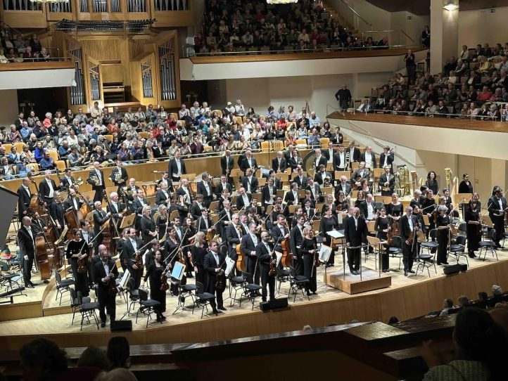 Dos magníficos conciertos de Järvi en Ibermúsica con la Tonhalle-Orchester ZürichObras de Mozart, Prokofiev, Shostakovich y Mahler. Lisa Buniatishvili, violín. Tonhalle-Orchester Zürich. Paavo Järvi. Director. Ciclo Ibermúsica. Auditorio Nacional. Madrid, 29 y 30 de octubre de 2024.