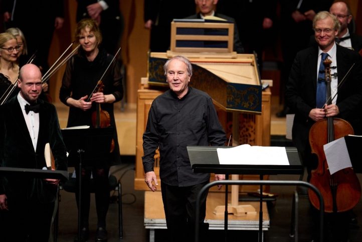 El Mesías, de G. F. Haendel, en BaluarteHaendel: El Mesías. Krystian Adam, Kresimir Strazanac, Maarten Engeltjes, Hannah Morrison. Kammerchor y la Barockorchester de Stuttgart. Frieder Bernius, dirección musical. Pamplona, Baluarte. 19 de diciembre de 2024. 