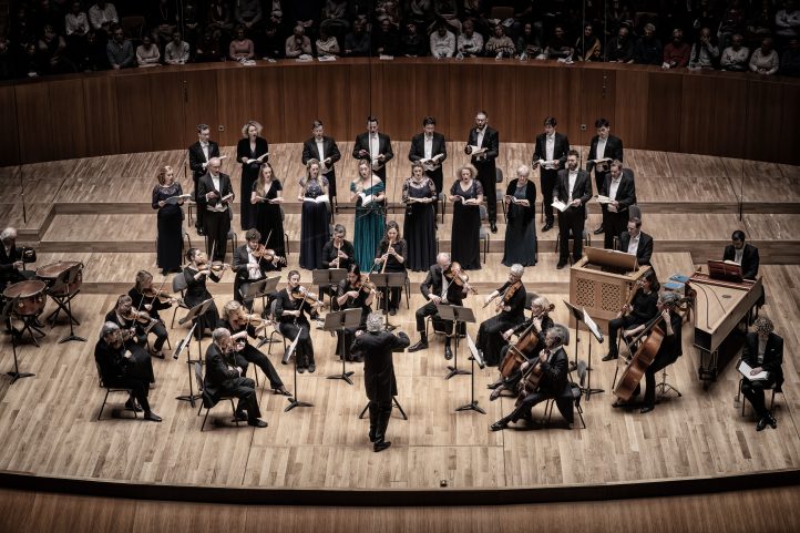 Mesías sin pachangas ni tonteríaTEMPARADA PALAU DE LA MÚSICA. Programa: El Mesías, de Georg Friedrich Händel. Solistas: Jessica Cale (soprano), Catherine Wyn-Rogers (contralto), Gwilym Bowen (tenor), Henry Waddington (bajo). The Sixteen. Director: Harry Christophers. ­Lu­gar: Palau de la Música. Entrada: Alrededor de 1781 espectadores (lleno). Fecha: miércoles, 11 diciembre 2024.