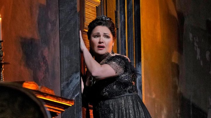 La soprano rusa Anna Netrebko ha sido galardonada con el 56 Premio Puccini, concedido por el Festival de Torre del Lago, evento herencia del compositor de Lucca. El premio será entregado el próximo 20 de diciembre en la mencionada villa italiana, y sirve de homenaje a su labor como intérprete y divulgadora del repertorio pucciniano. 