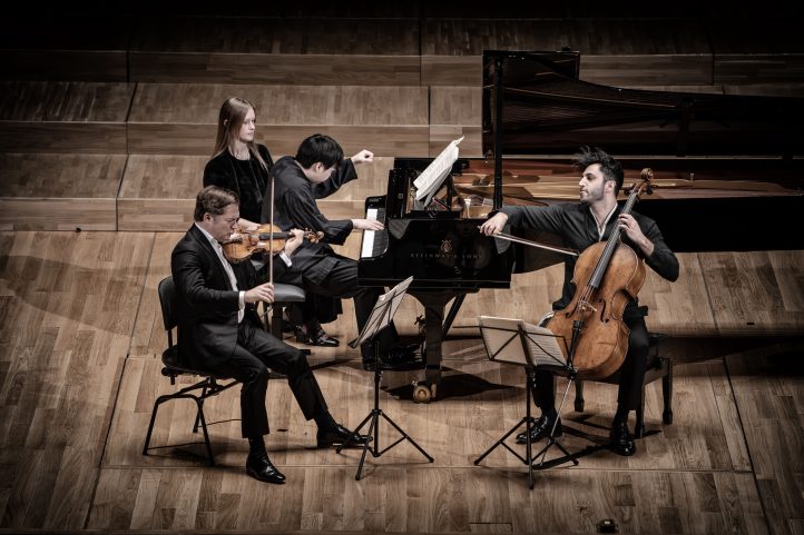 Schubert, Brahms y el ‘relleno’TEMPORADA 2024-2025 del Palau de la Música. Programa: Obras de Schubert (Trío para violín, violonchelo y piano en Si bemol mayor, D 898) y Brahms (Trío para violín, violonchelo y piano, en Si mayor, opus 8). Intérpretes: Renaud Capuçon (violín), Kian Soltani (violonchelo), y Mao Fujita (piano). ­Lu­gar: Palau de la Música (Sala Iturbi). Entrada: Alrededor de 800 espectadores. Fecha: domingo, 12 enero 2025.