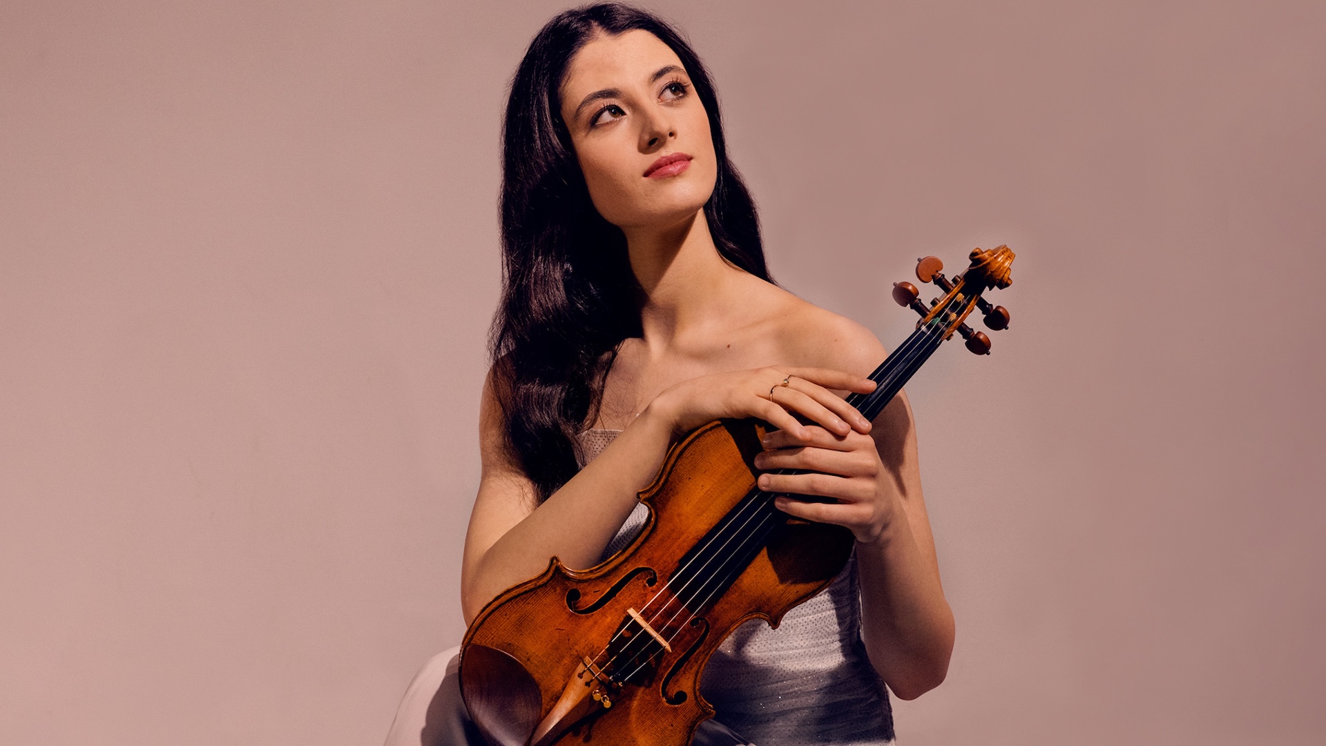 Juventud y veteraníaCritica de clásica / Auditorio Nacional Obras de Montgomery, Korngold y Prokofiev. María Dueñas, violín. Philharmonia Orchestra. Dirección musical: Marin Alsop. Ibermúsica 24/25. Sala Sinfónica. 12 de enero