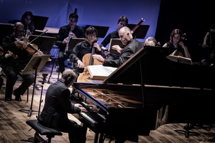¡Chapó, Xavier Torres!, ¡chapó, Maestro!TEMPORADA 2024-2025 del Palau de la Música. Programa: Obras de Haydn (Concierto para piano y orquesta en Re mayor) y Mozart (Sinfonías números 29 y 39). Orquesta de Valencia. Solis­ta: Xavier Torres (piano). Director: Paul McCreesh. ­Lu­gar: Palau de la Música (Sala Rodrigo). Entrada: 420 espectadores (lleno). Fecha: viernes, 11 abril 2025.