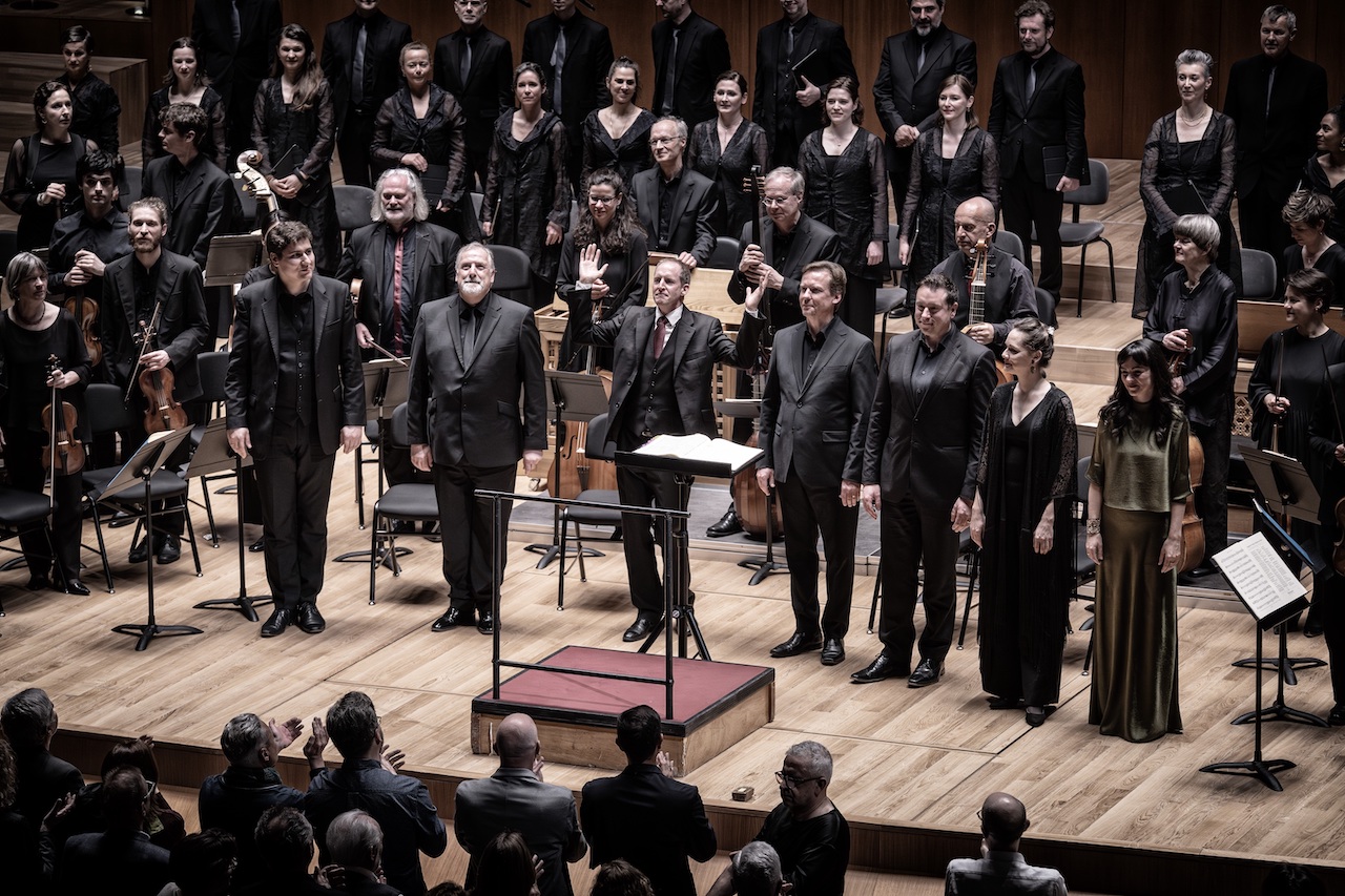 Pasión y triunfo LA PASIÓN SEGÚN SAN MATEO, BWV 244, de Johann Sebastian Bach. Solistas: Patrick Grahl (tenor, Evangelista), Matthew Brook (bajo, Jesús), Thomas Hobbs (tenor), Elisabeth Breuer (soprano), Anna Lucia Richter (mezzosoprano), Stephan Loges (bajo). Rias Kammerchor Berlin. Akademie Für Alte Musik Berlin. Director: Justin Doyle. Lugar: València, Palau de la Música. Entrada: Alrededor de 1.800 espectadores (abarrotado). Fe­cha: jueves, 10 abril 2025.